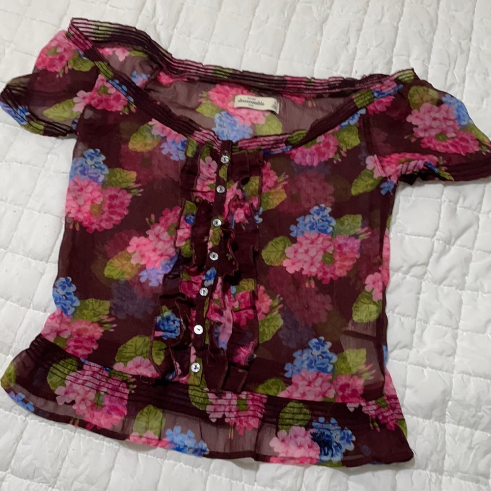 Abercrombie top size S